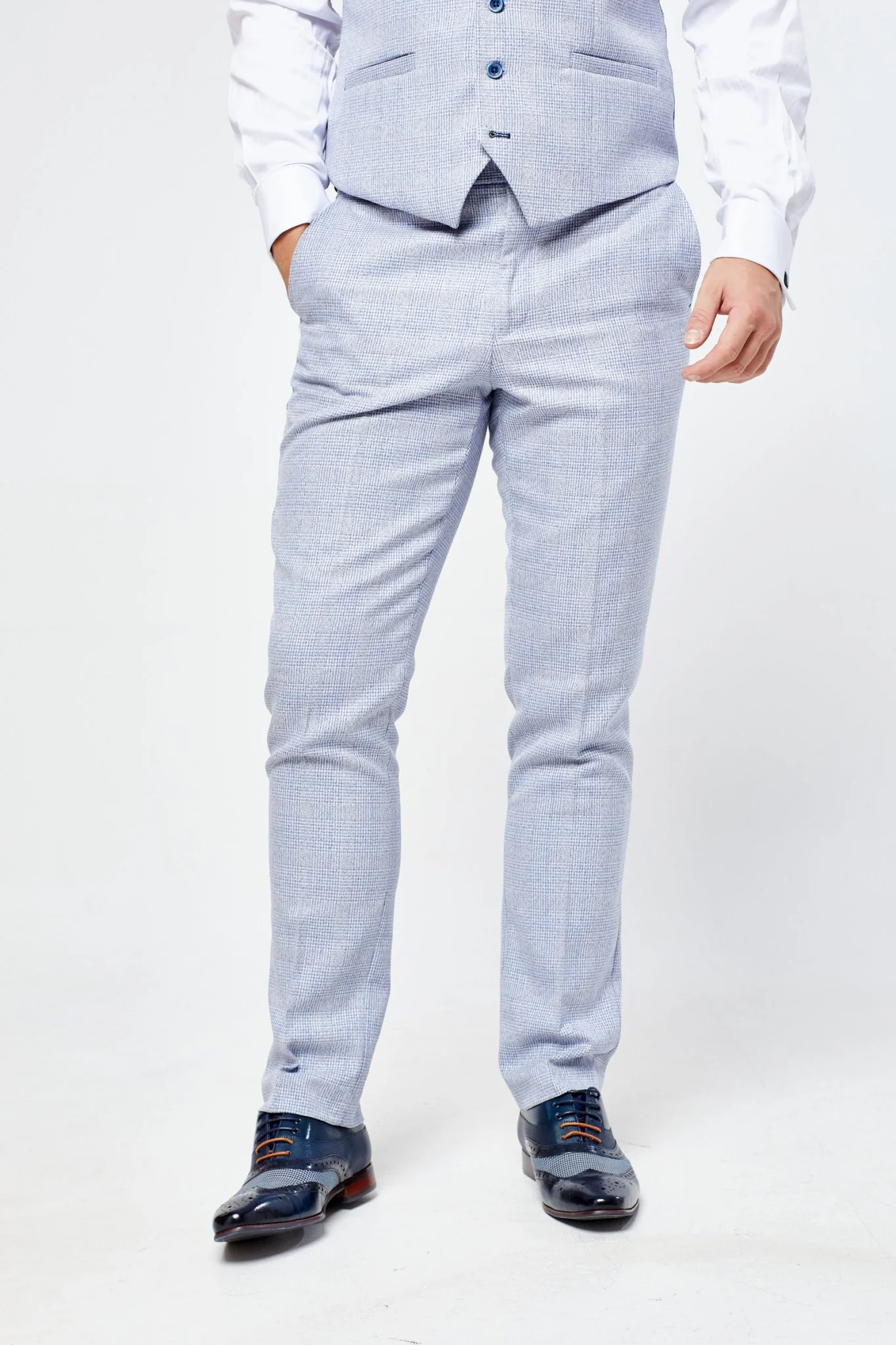 Caridi Sky Short Check Three Piece Suit - Image 10