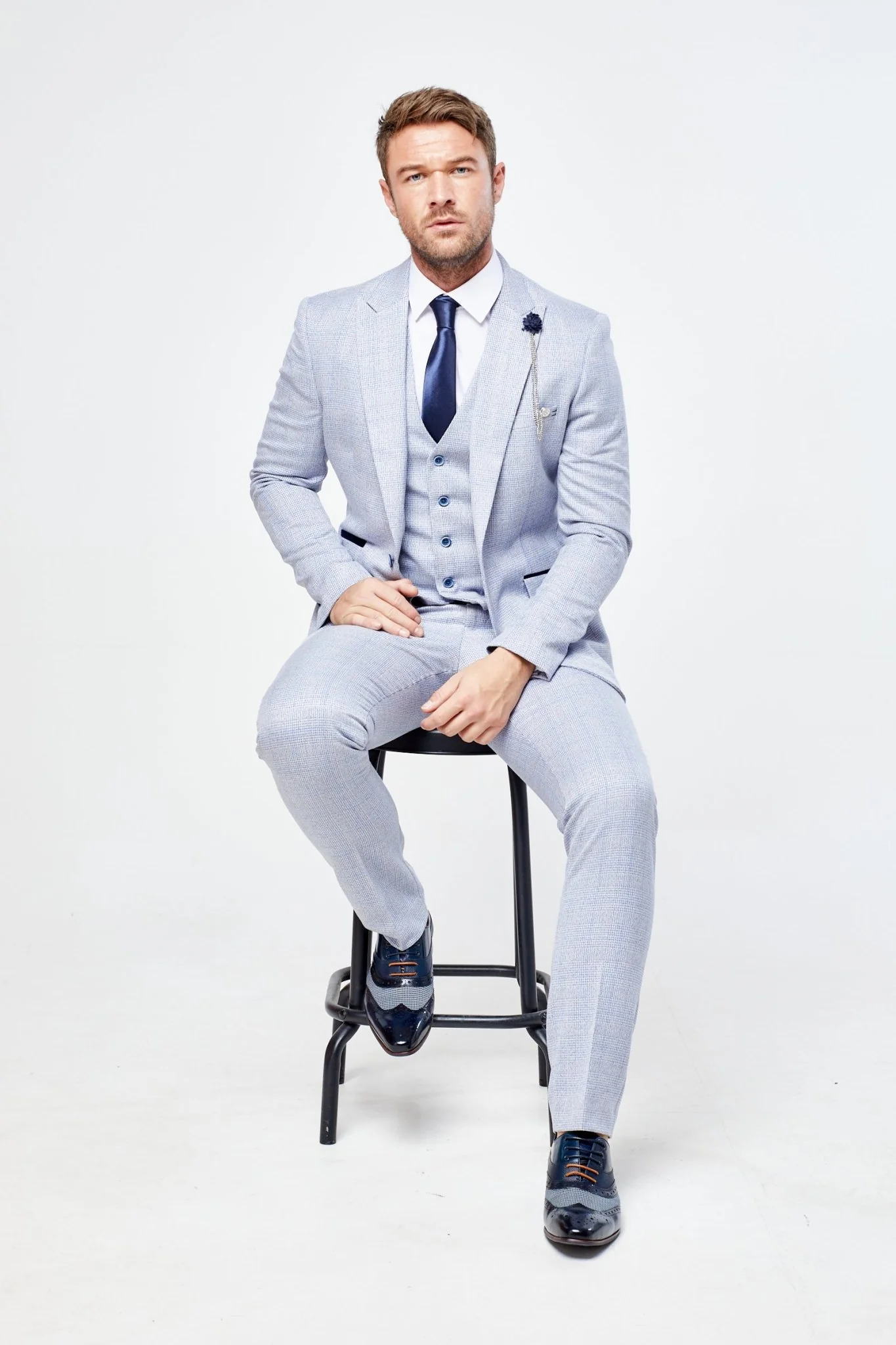 Caridi Sky Short Check Three Piece Suit - Image 12