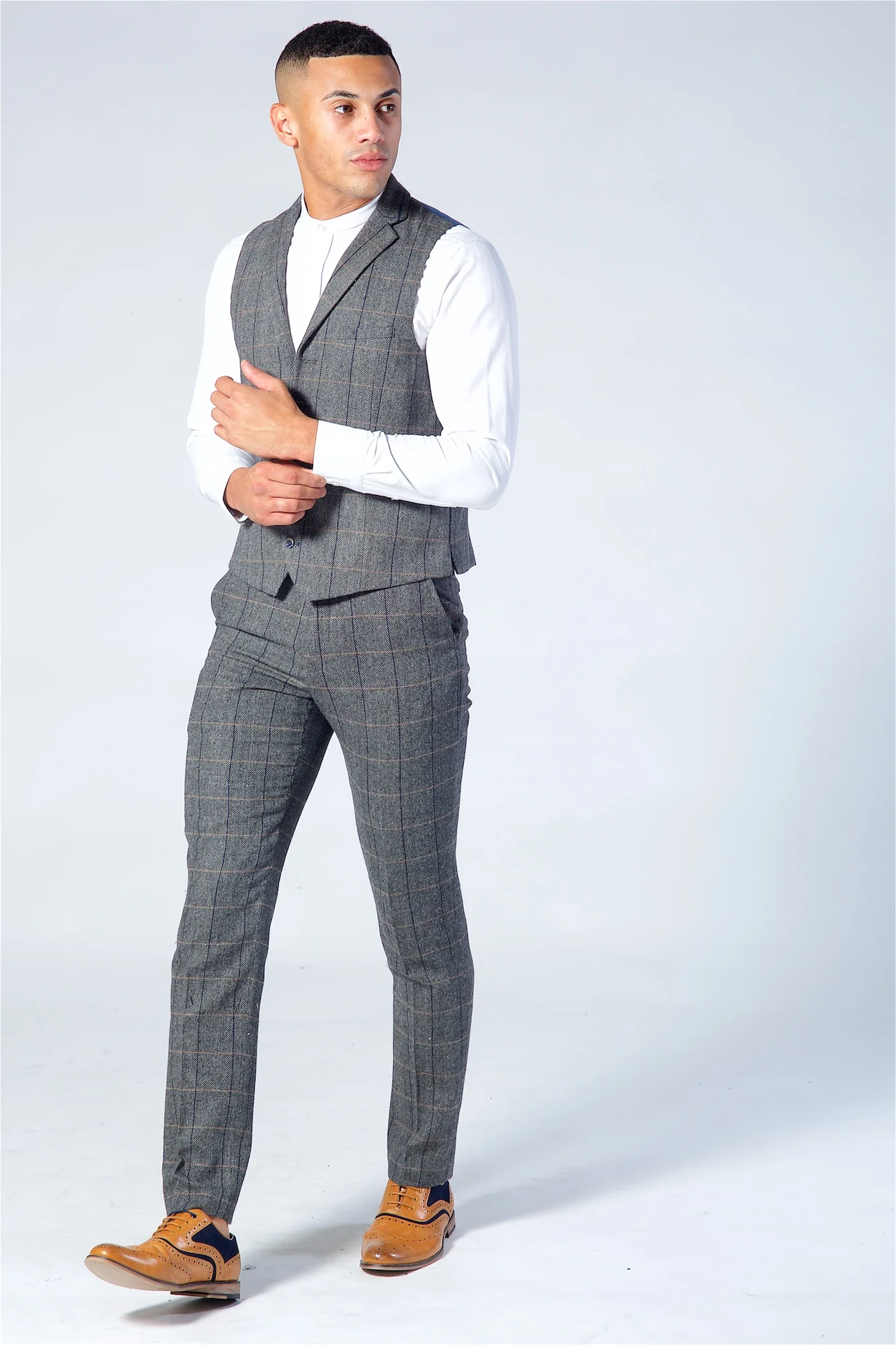 Cavani Albert Grey Tweed Three Piece Suit Short - Image 10
