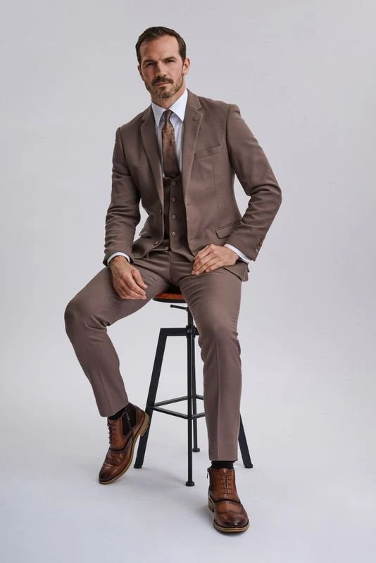 HM5 - Tan Tailored Three Piece Suit - Image 7
