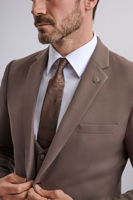 HM5 - Tan Tailored Three Piece Suit - Image 9