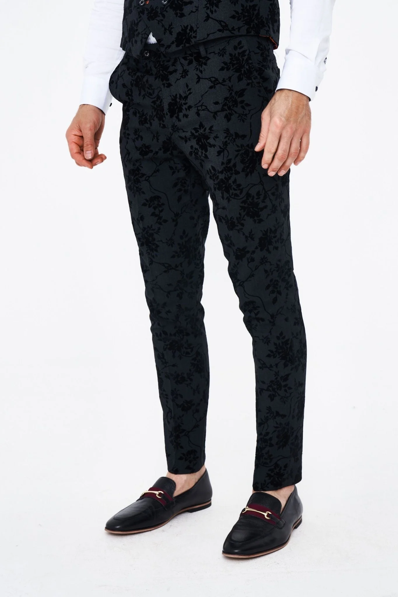 House of Cavani Georgi Floral Three Piece Suit - Image 11