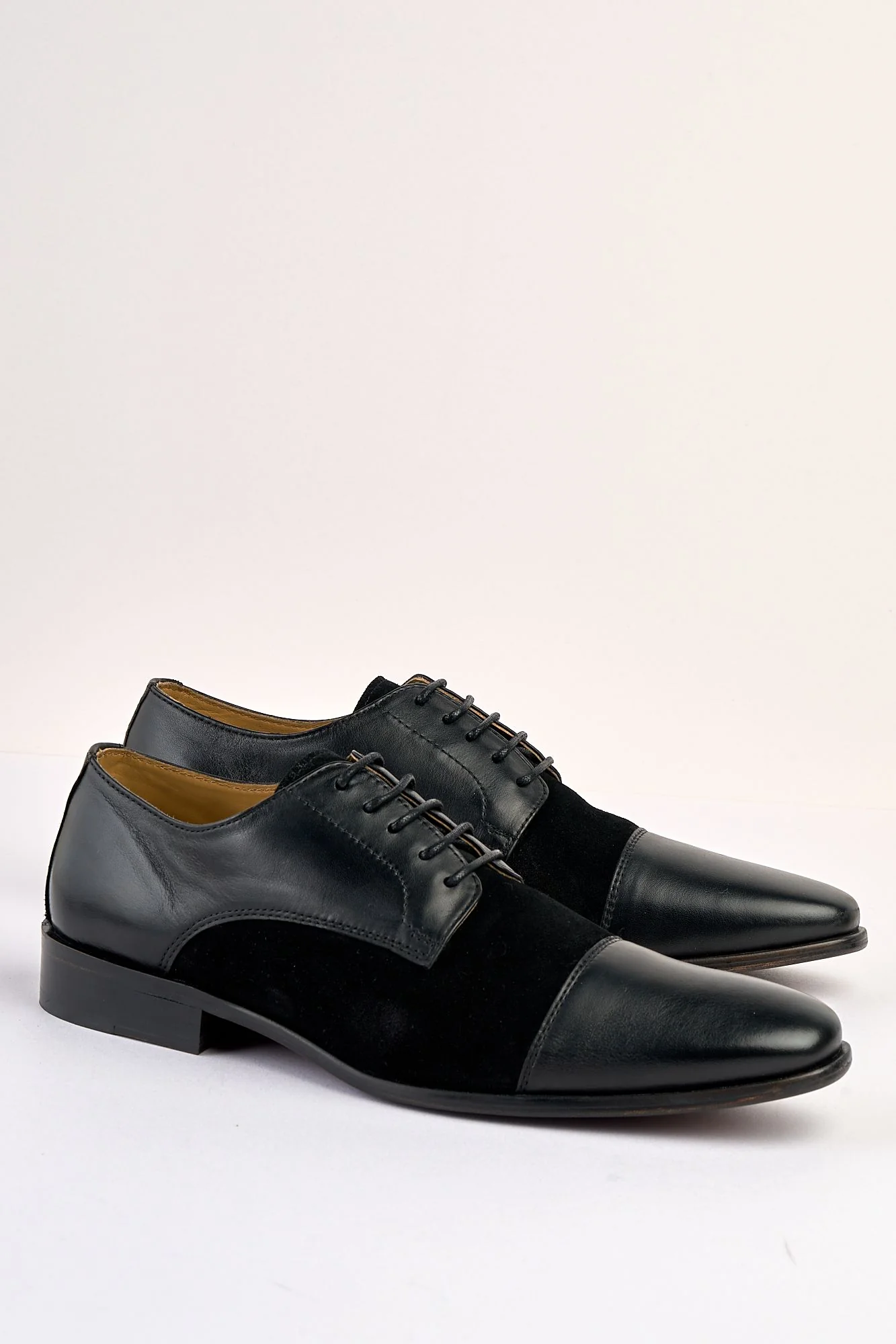 Leonardo Black Laced Shoe with Suede Pattern - Image 5