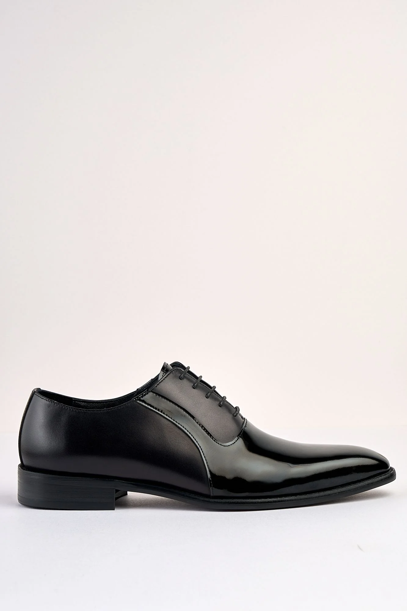 Lorenzo Black Laced Shoe - Image 2