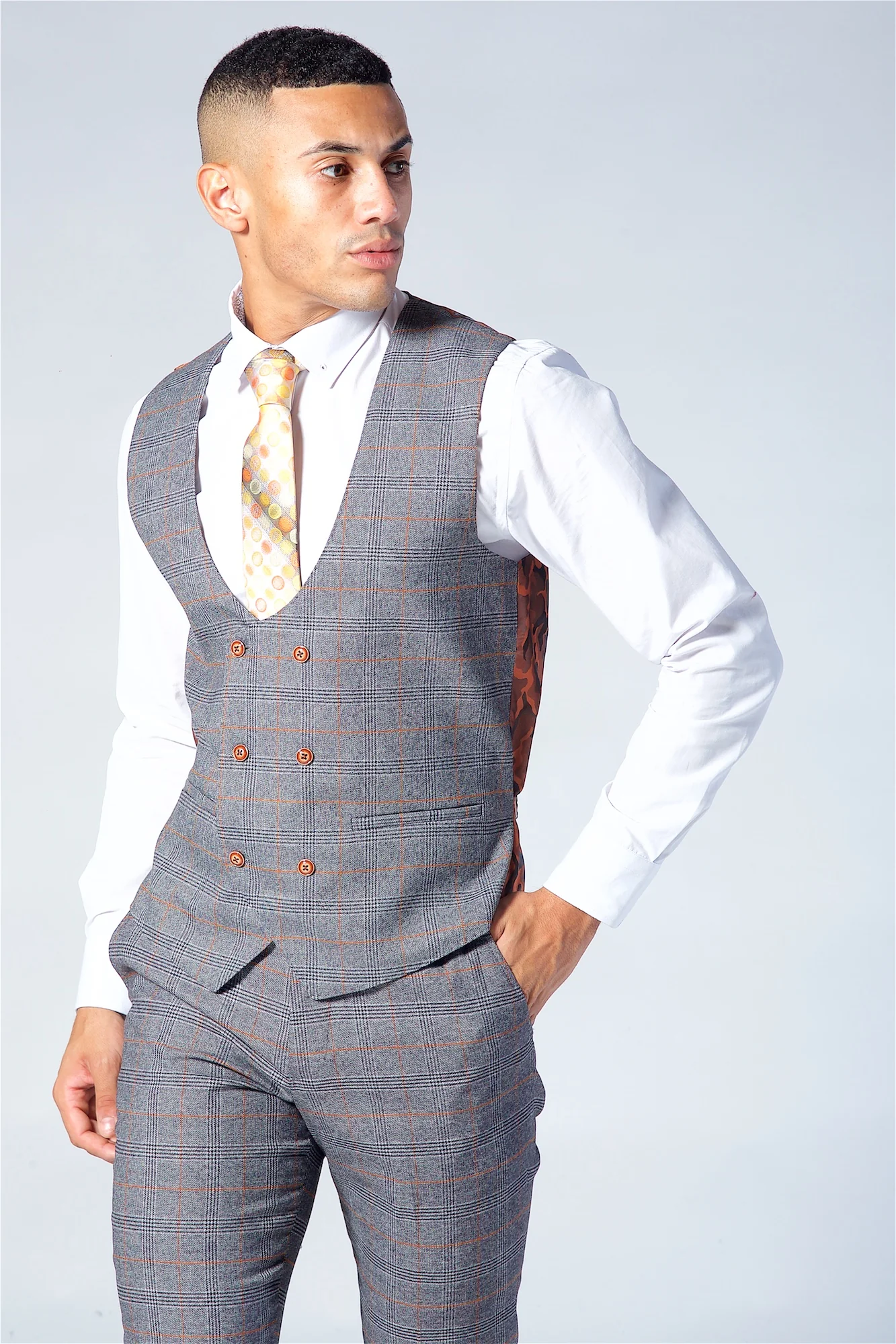 Marc Darcy Jenson Grey Check Suit Three Piece Suit. - Image 12