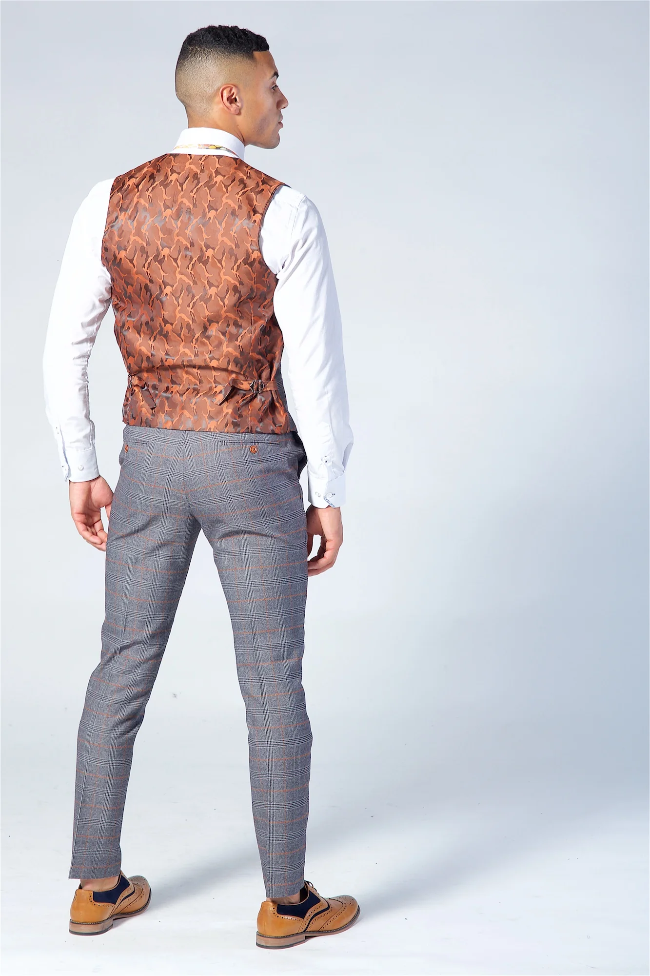Marc Darcy Jenson Grey Check Suit Three Piece Suit. - Image 15