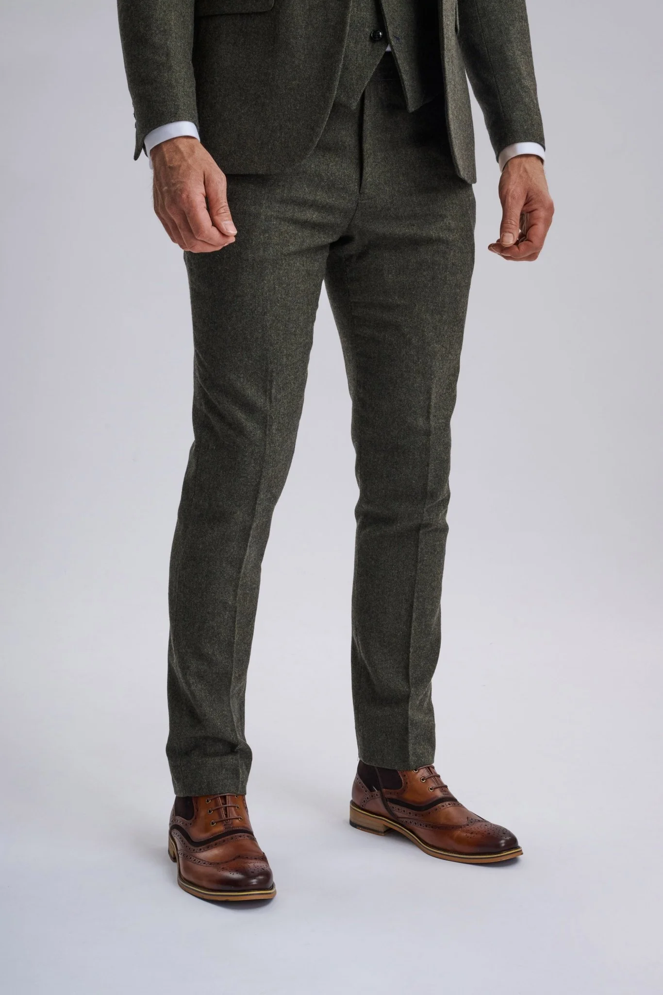 Oscar Green Tweed Three Piece Suit - Image 9