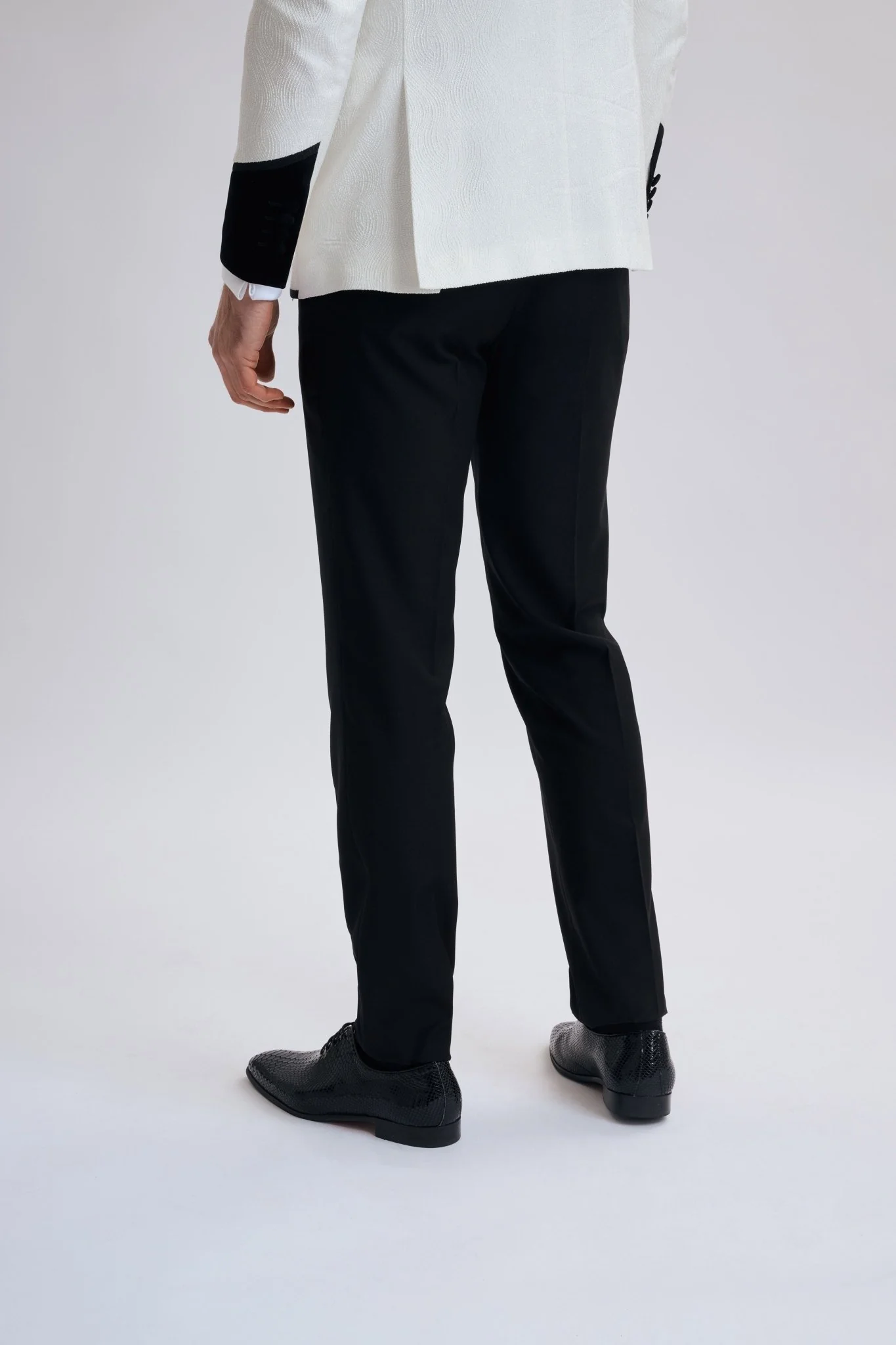 Verga 3 White Piece Tuxedo - Image 5