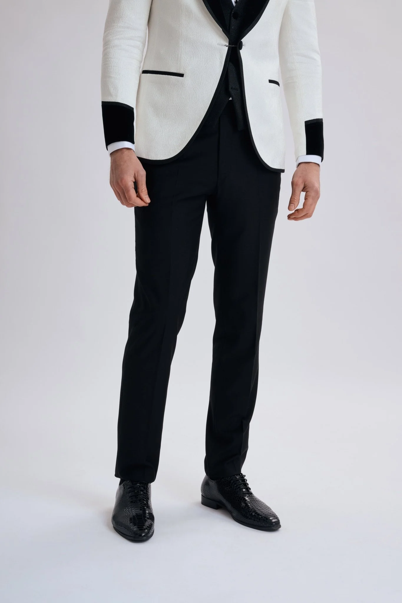 Verga 3 White Piece Tuxedo - Image 6