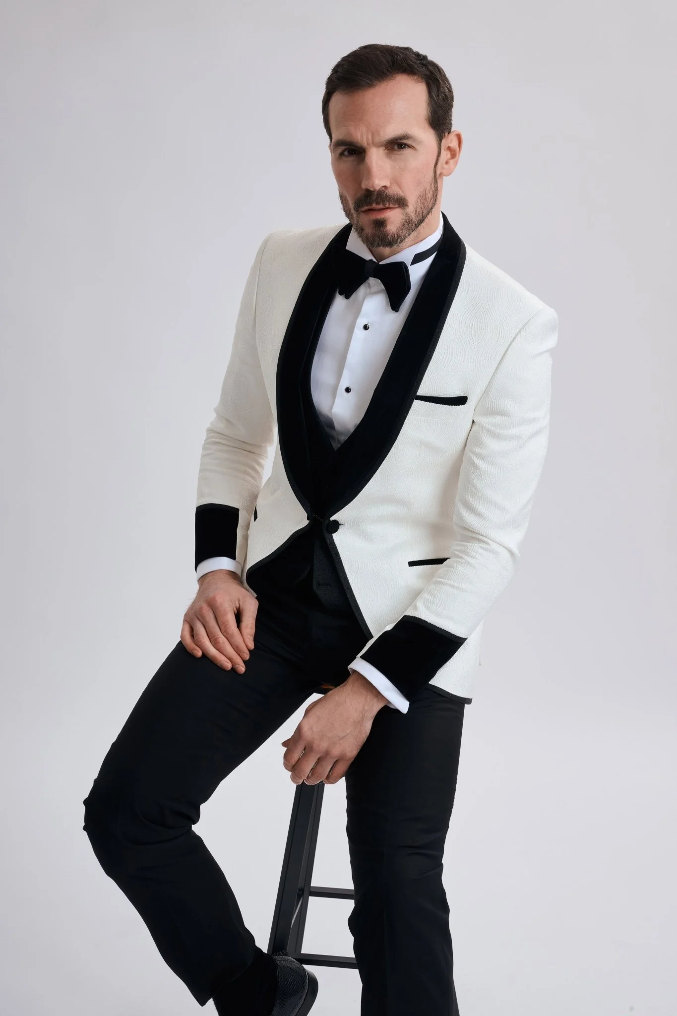 Verga 3 White Piece Tuxedo - Image 8